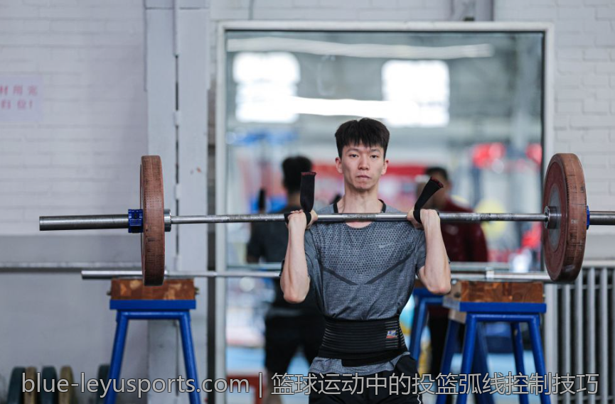 篮球运动中的投篮弧线控制技巧